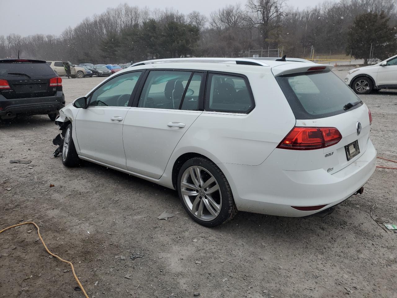 2015 Volkswagen Golf - Image 2