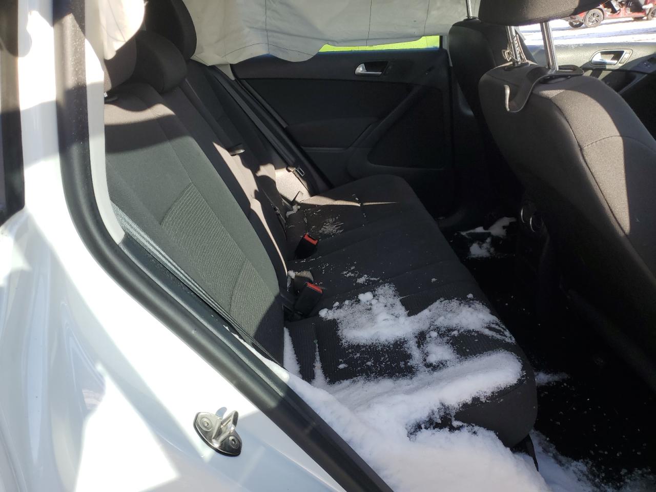 2017 Volkswagen Tiguan - Image 11