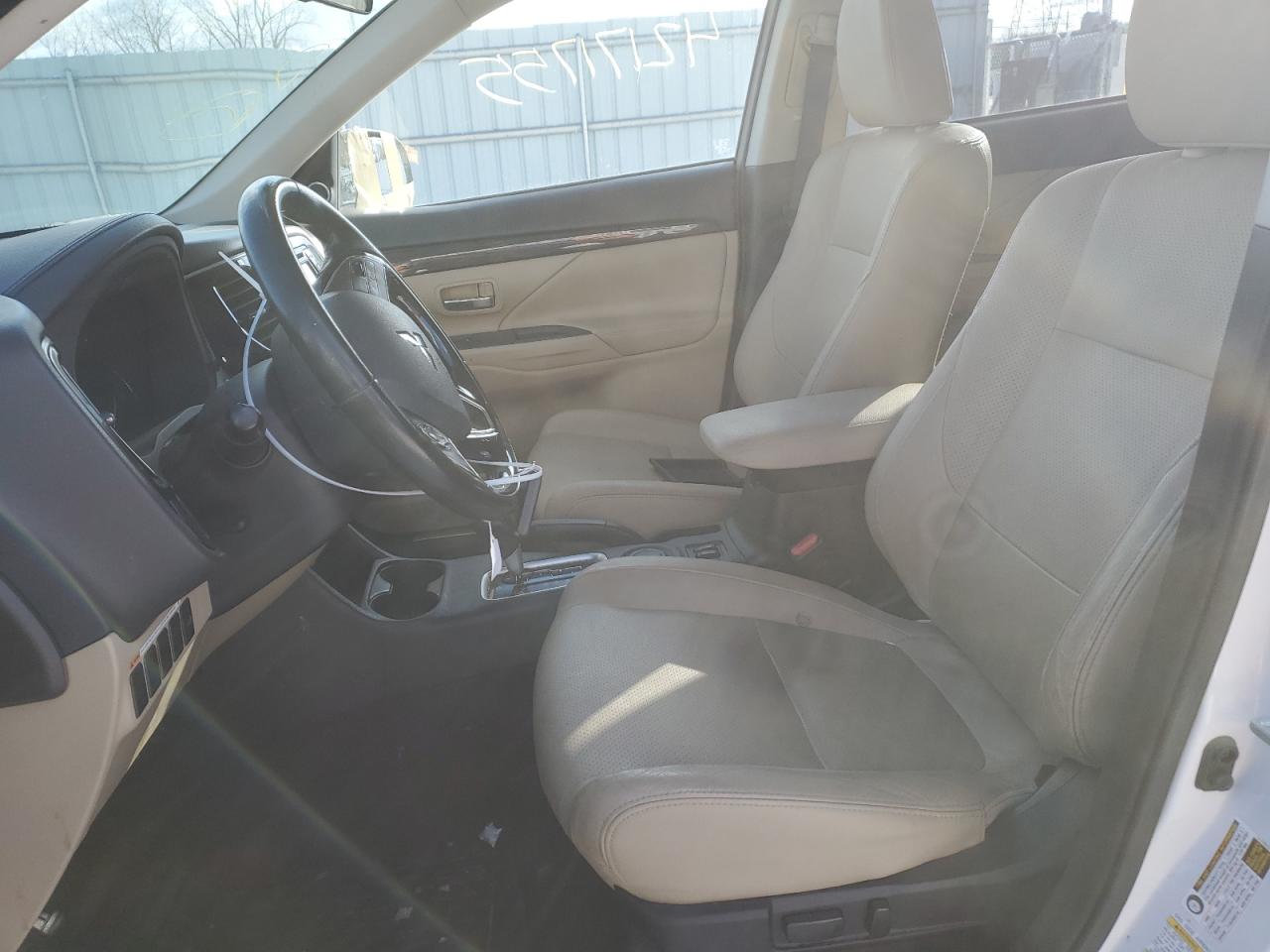 2016 Mitsubishi Outlander - Image 7
