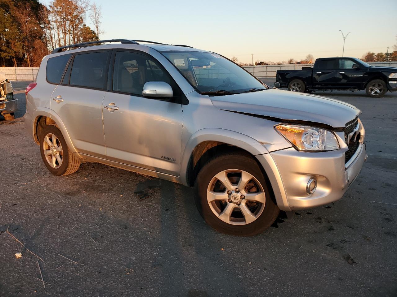 2012 Toyota RAV 4 - Image 4