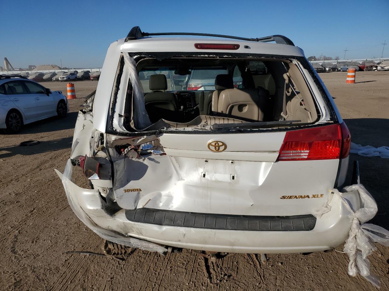 2004 Toyota Sienna - Image 6