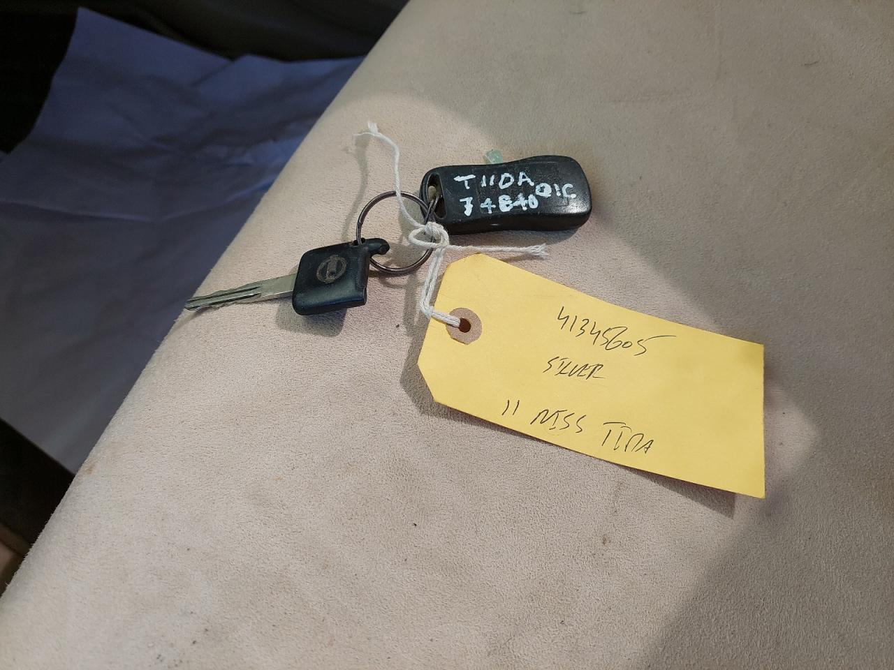 3N1BC1C86BK204212 - 2011 Nissan Tiida - #41345605