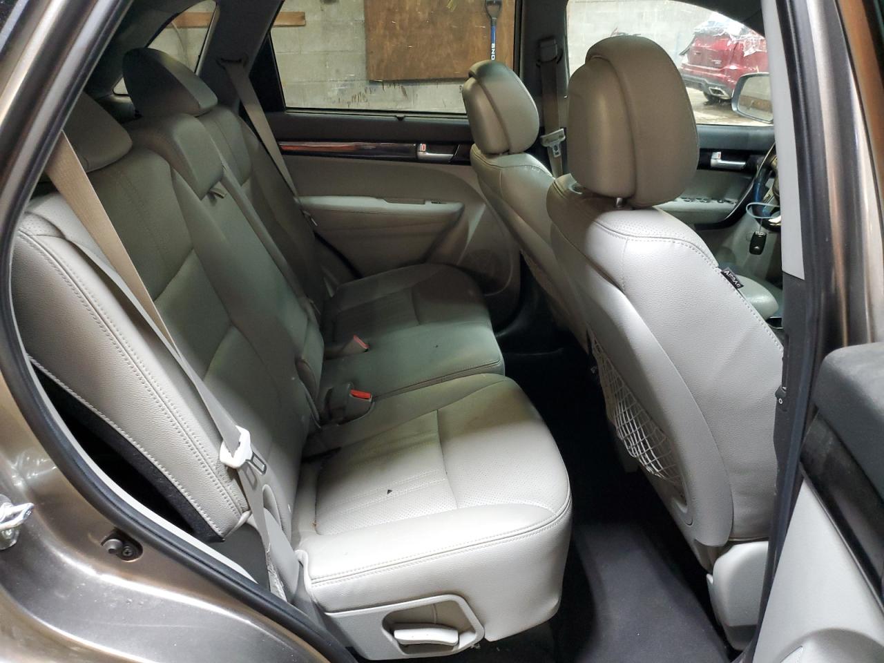 2015 Kia Sorento - Image 11