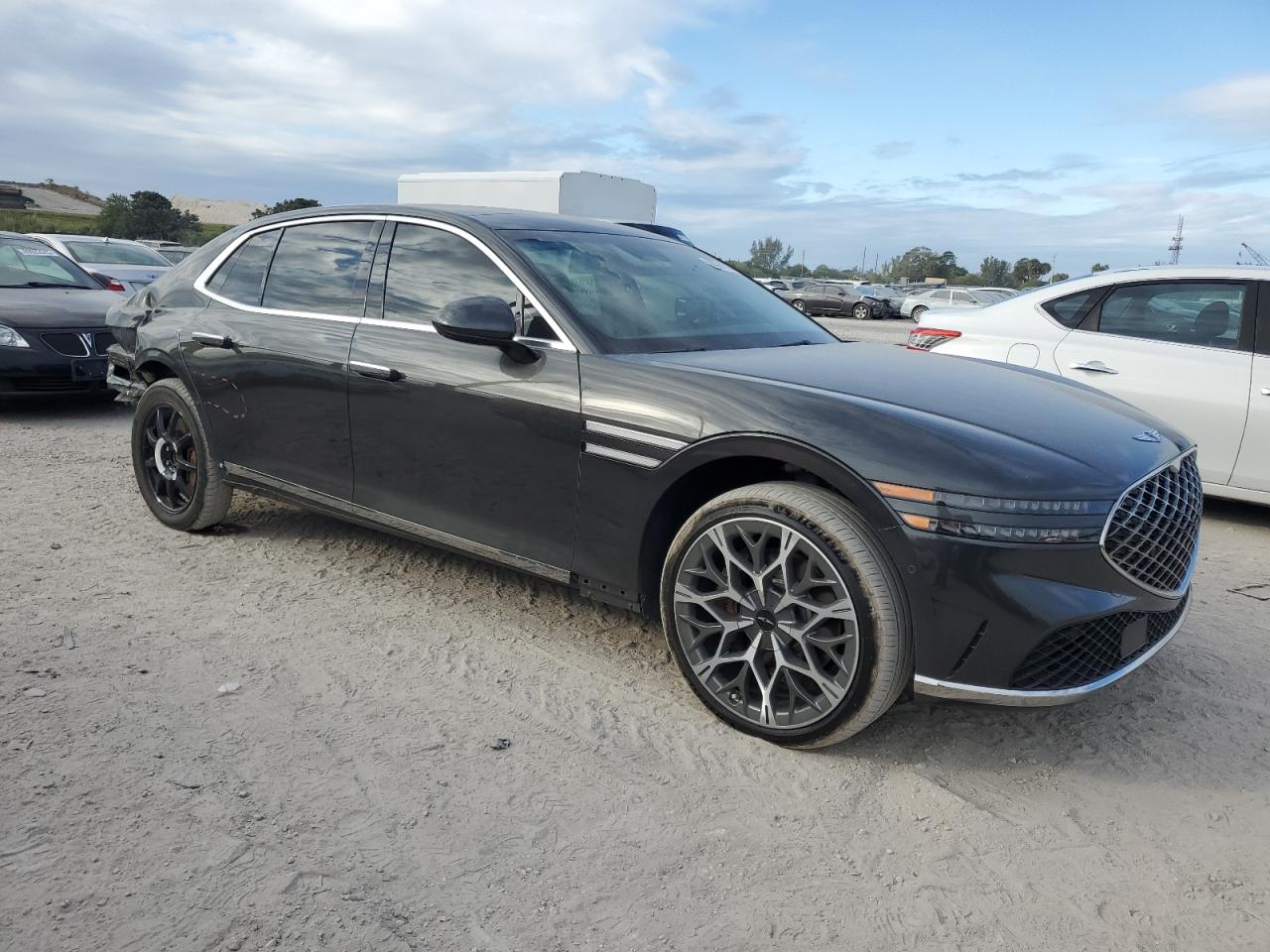 2023 Genesis G90 - Image 4