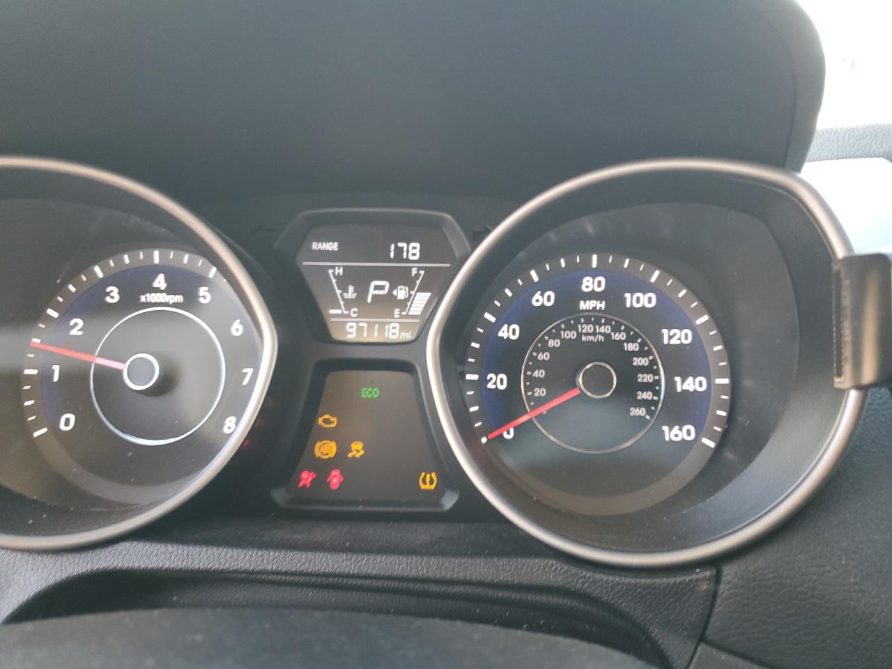 2016 Hyundai Elantra - Image 9