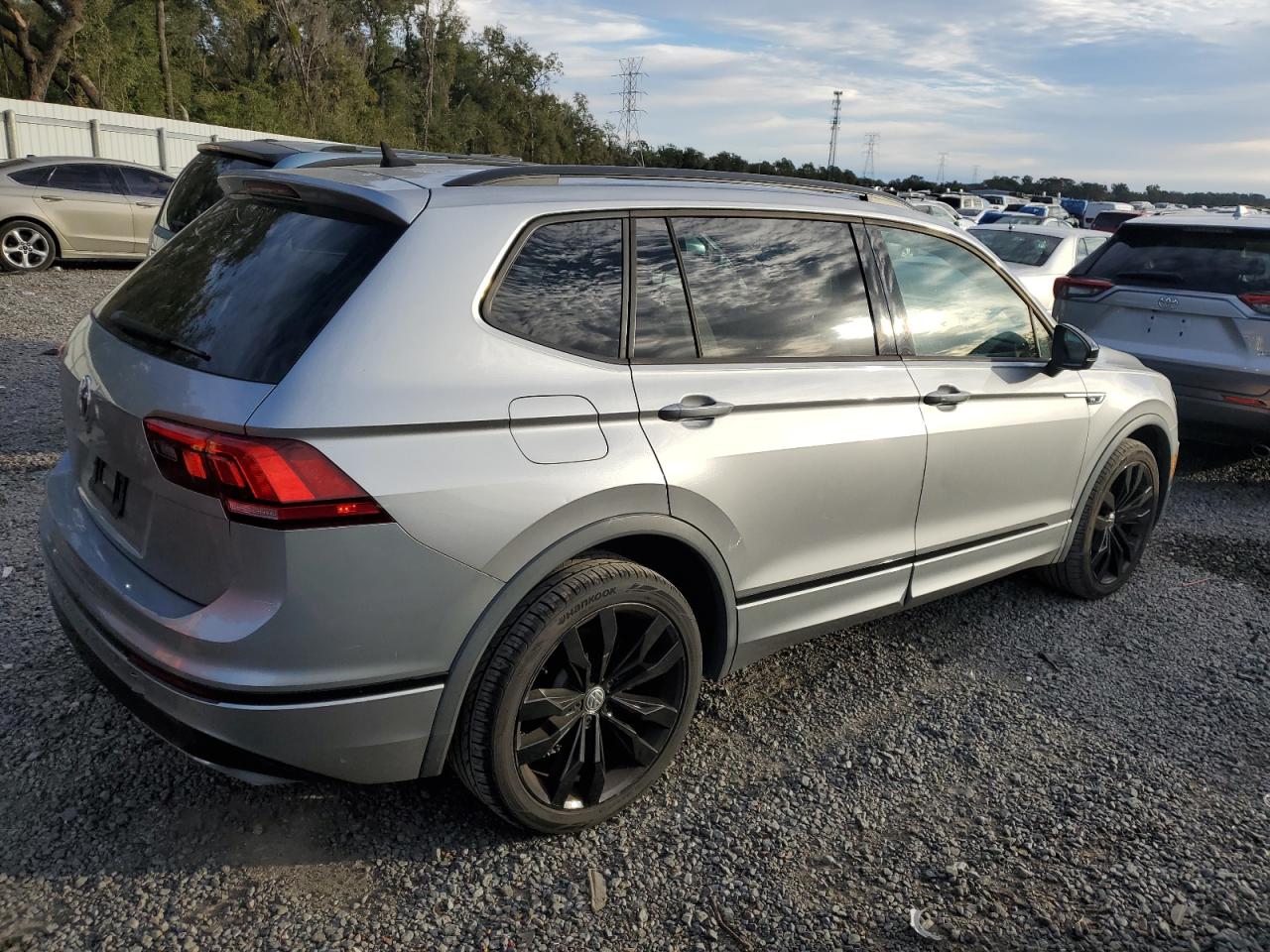 2020 Volkswagen Tiguan - Image 3