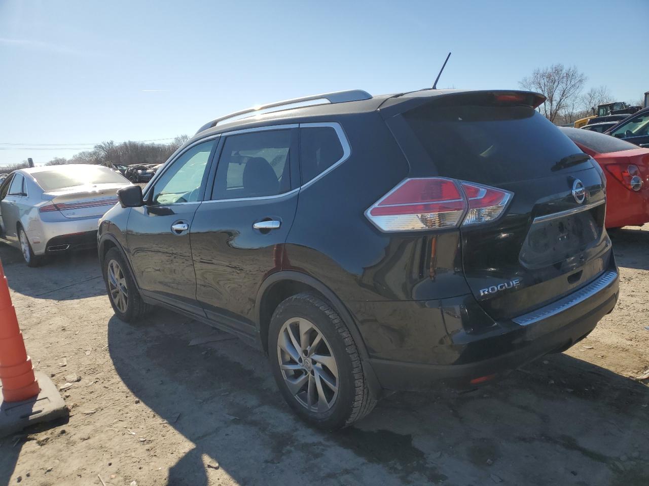 2015 Nissan Rogue - Image 2