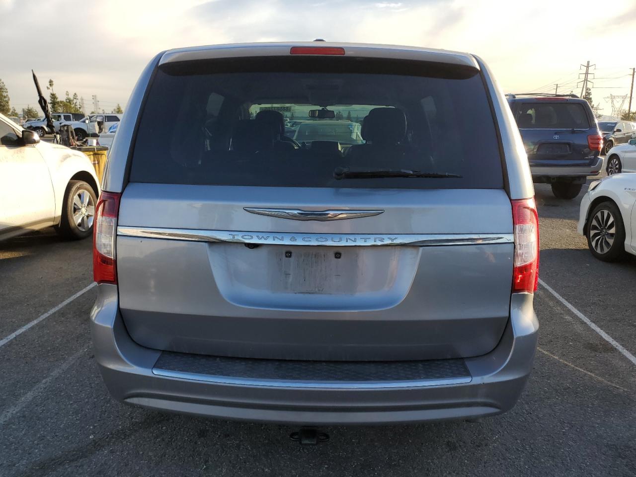 2016 Chrysler Town & Country - Image 6