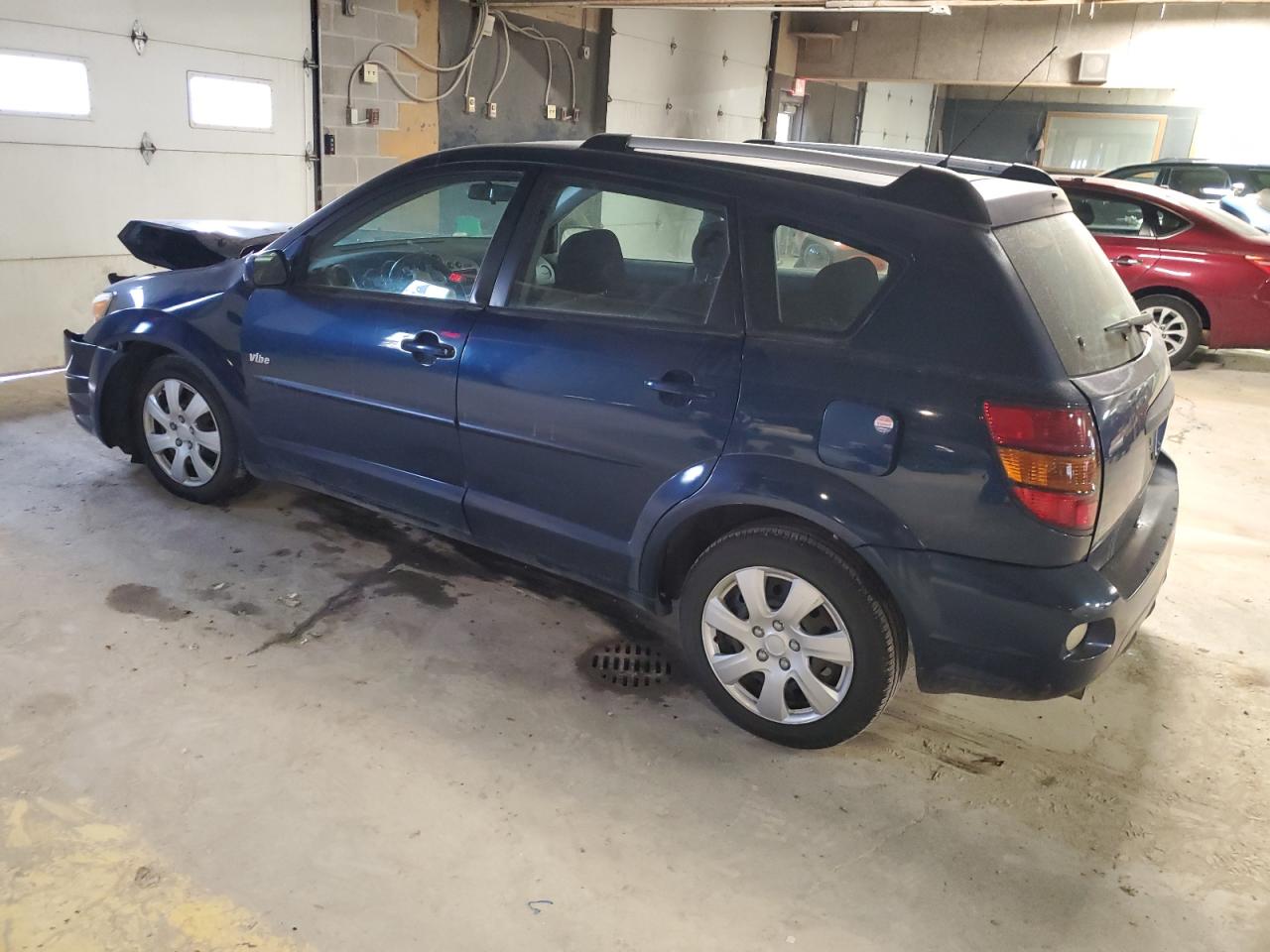 2005 Pontiac Vibe - Image 2
