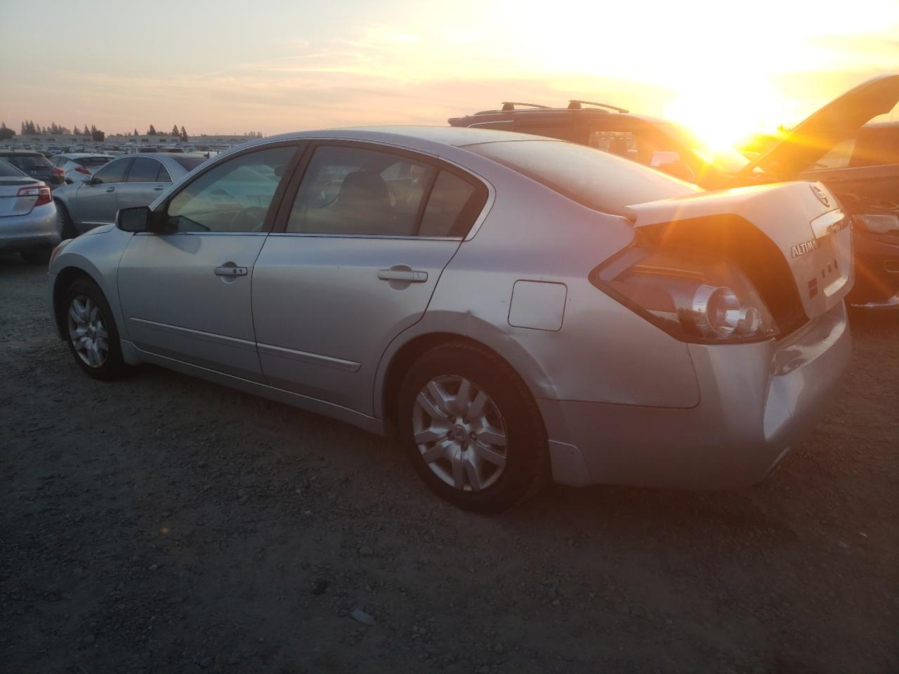 2010 Nissan Altima - Image 2