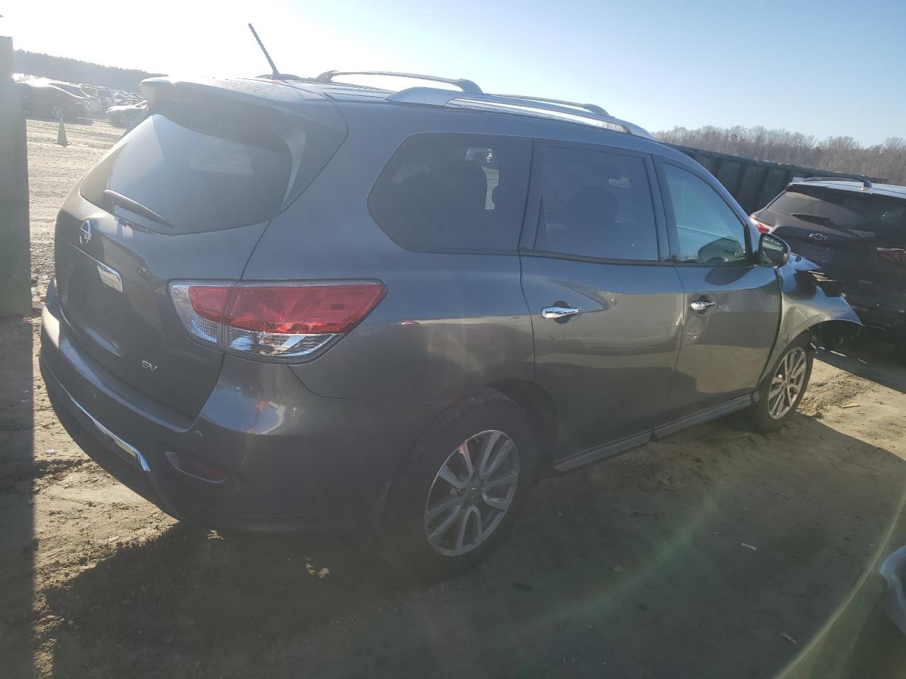 2015 Nissan Pathfinder - Image 3