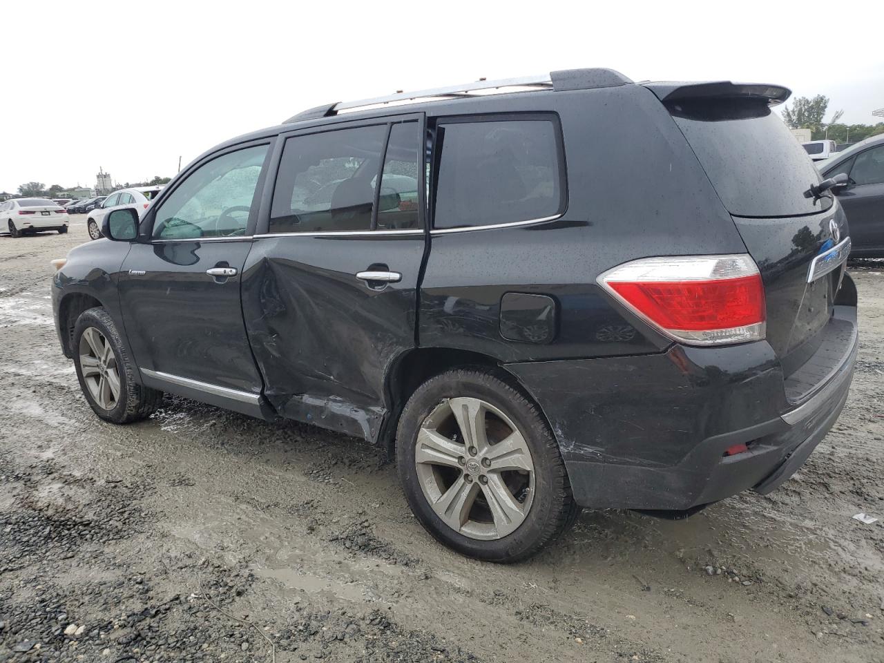 2013 Toyota Highlander - Image 2