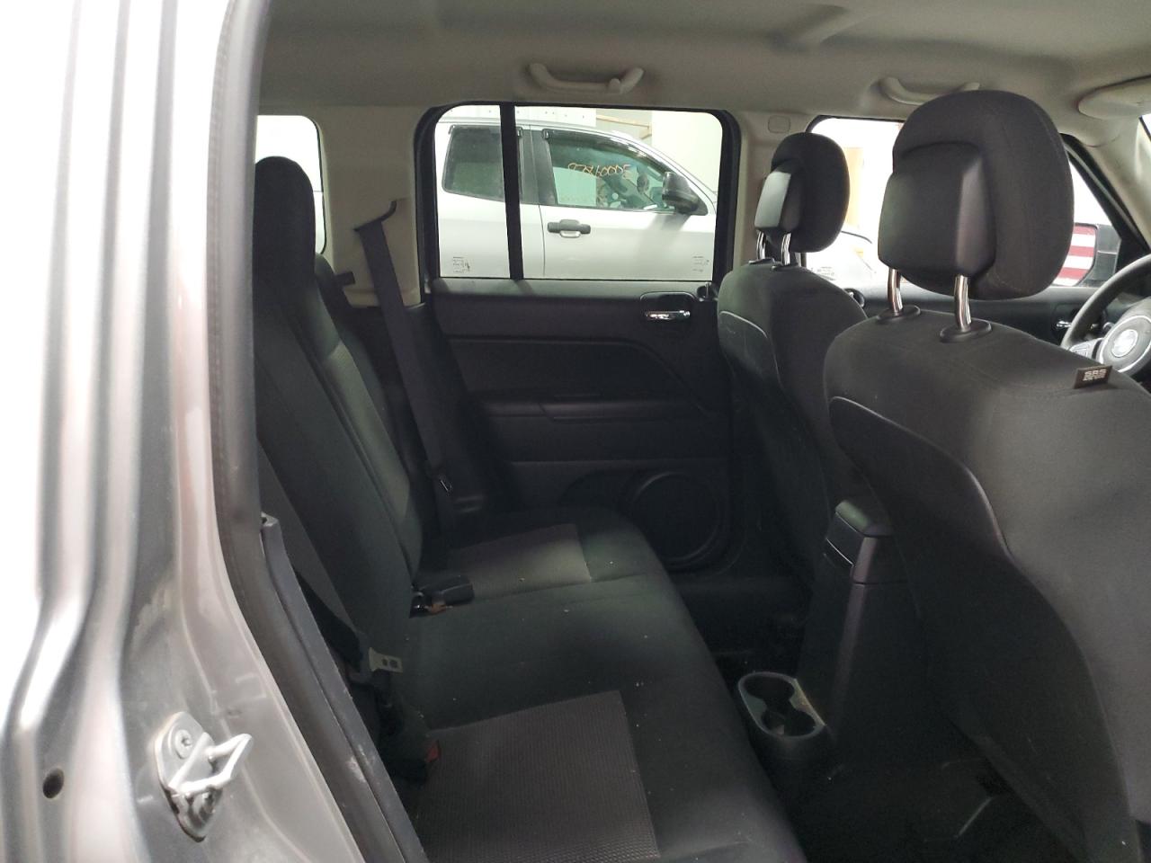 2015 Jeep Liberty (Patriot) - Image 11