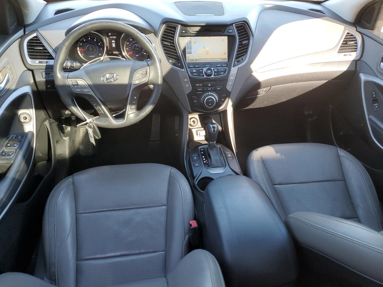 2016 Hyundai Santa Fe - Image 8