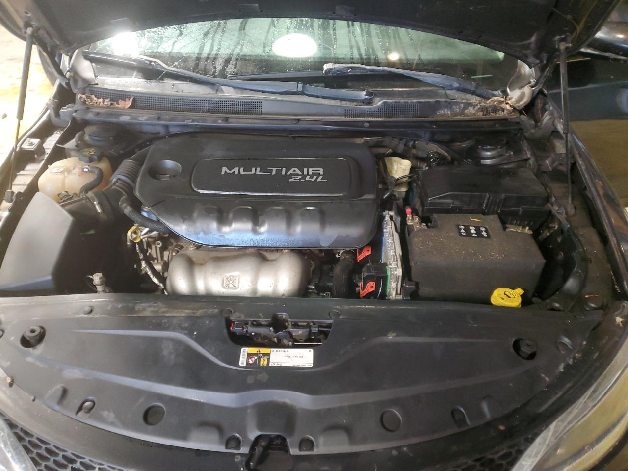 2016 Chrysler 200 - Image 11