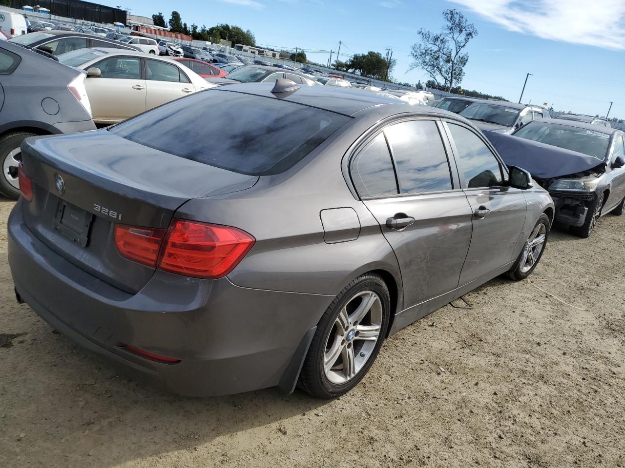 VIN WBA3C1C57DF443389 2013 BMW 3 SERIES no.3