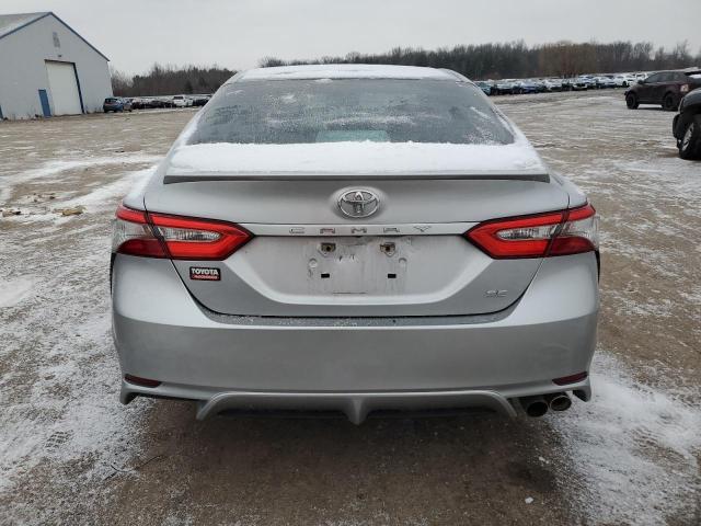  TOYOTA CAMRY 2018 Srebrny