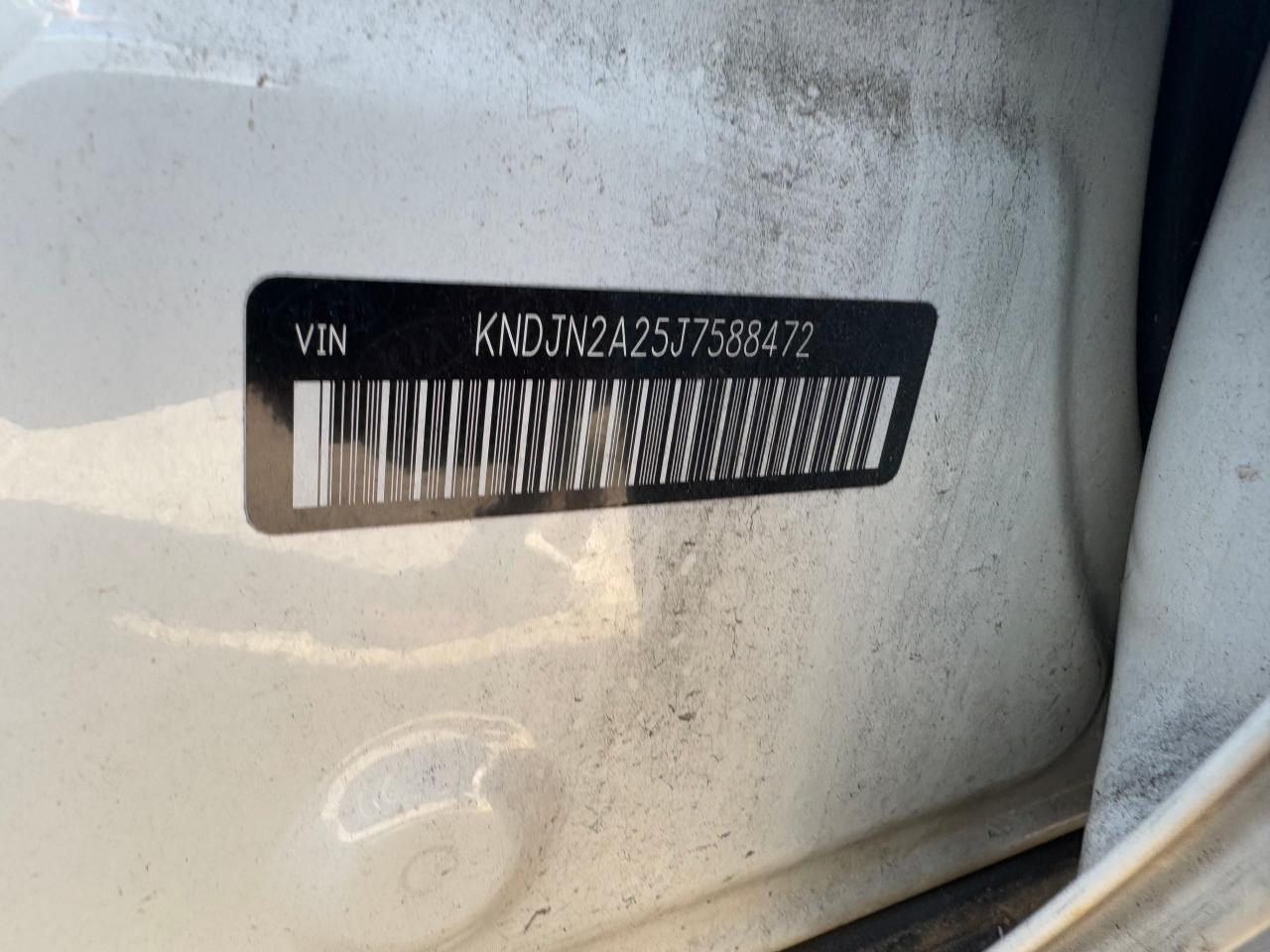 VIN KNDJN2A25J7588472 2018 KIA SOUL no.10