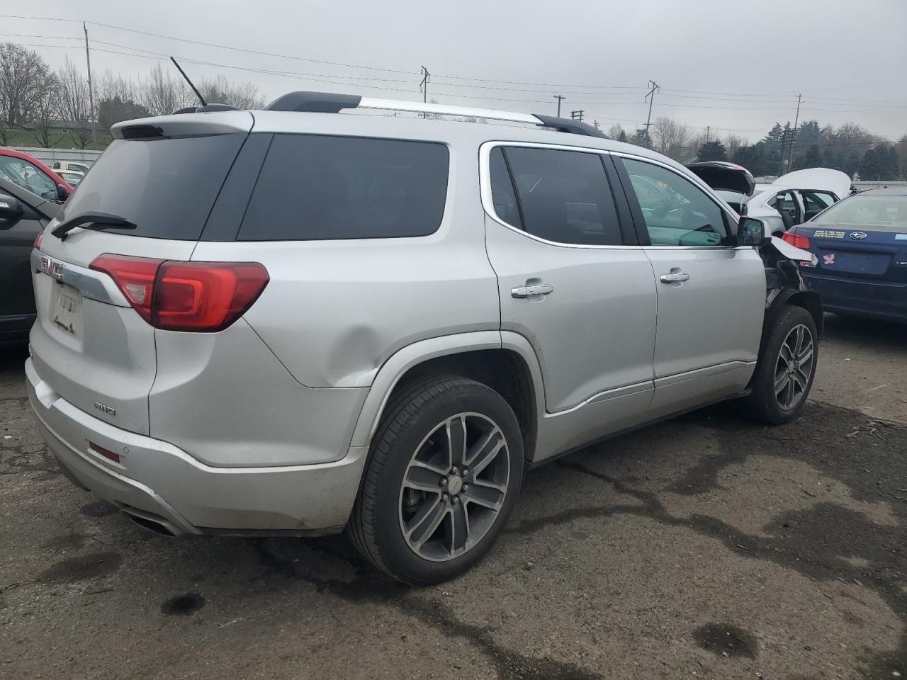 2018 GMC Acadia - Image 3