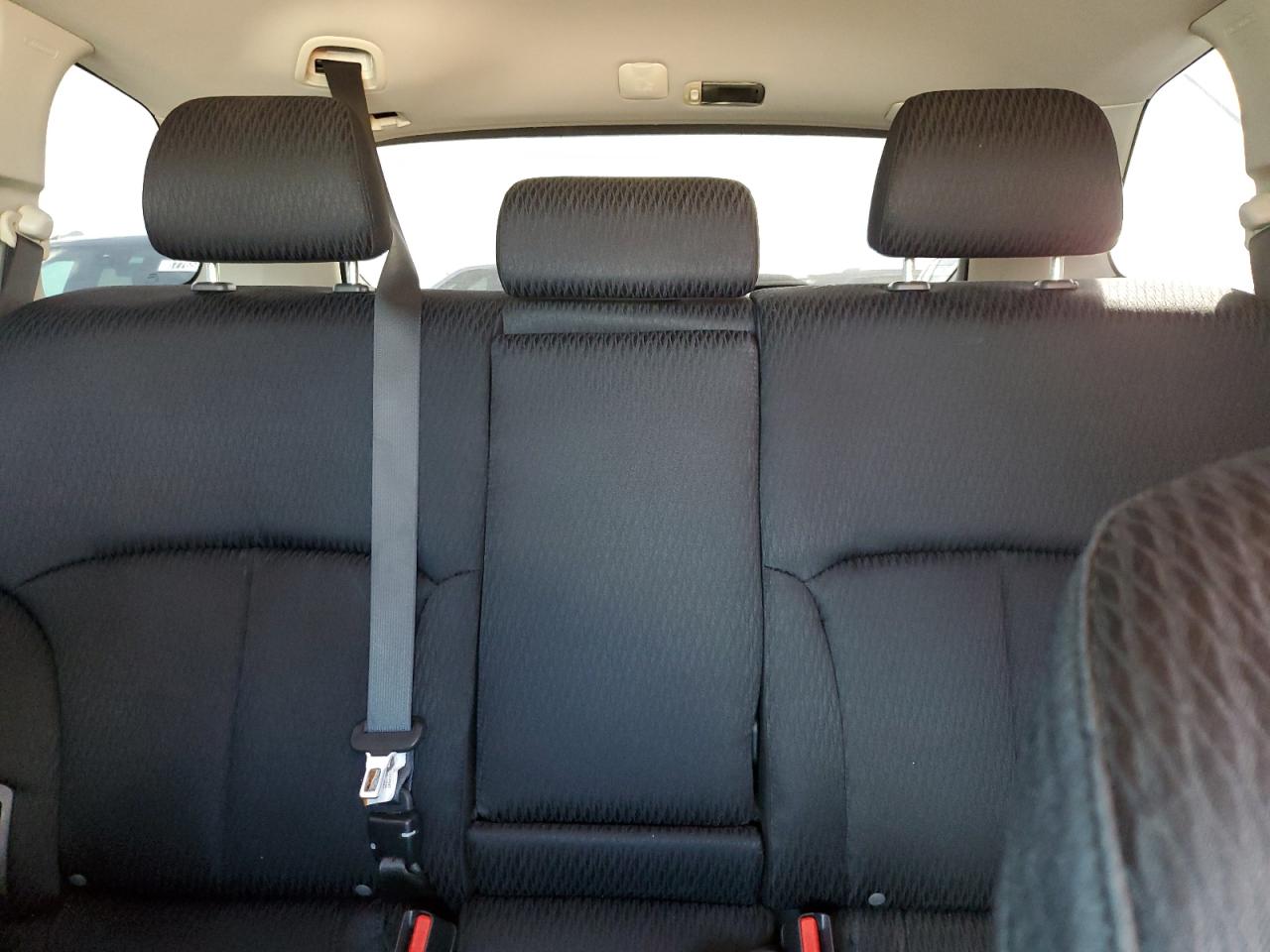 2010 Subaru Outback - Image 10