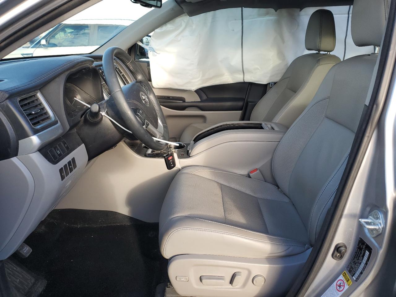 2016 Toyota Highlander - Image 7