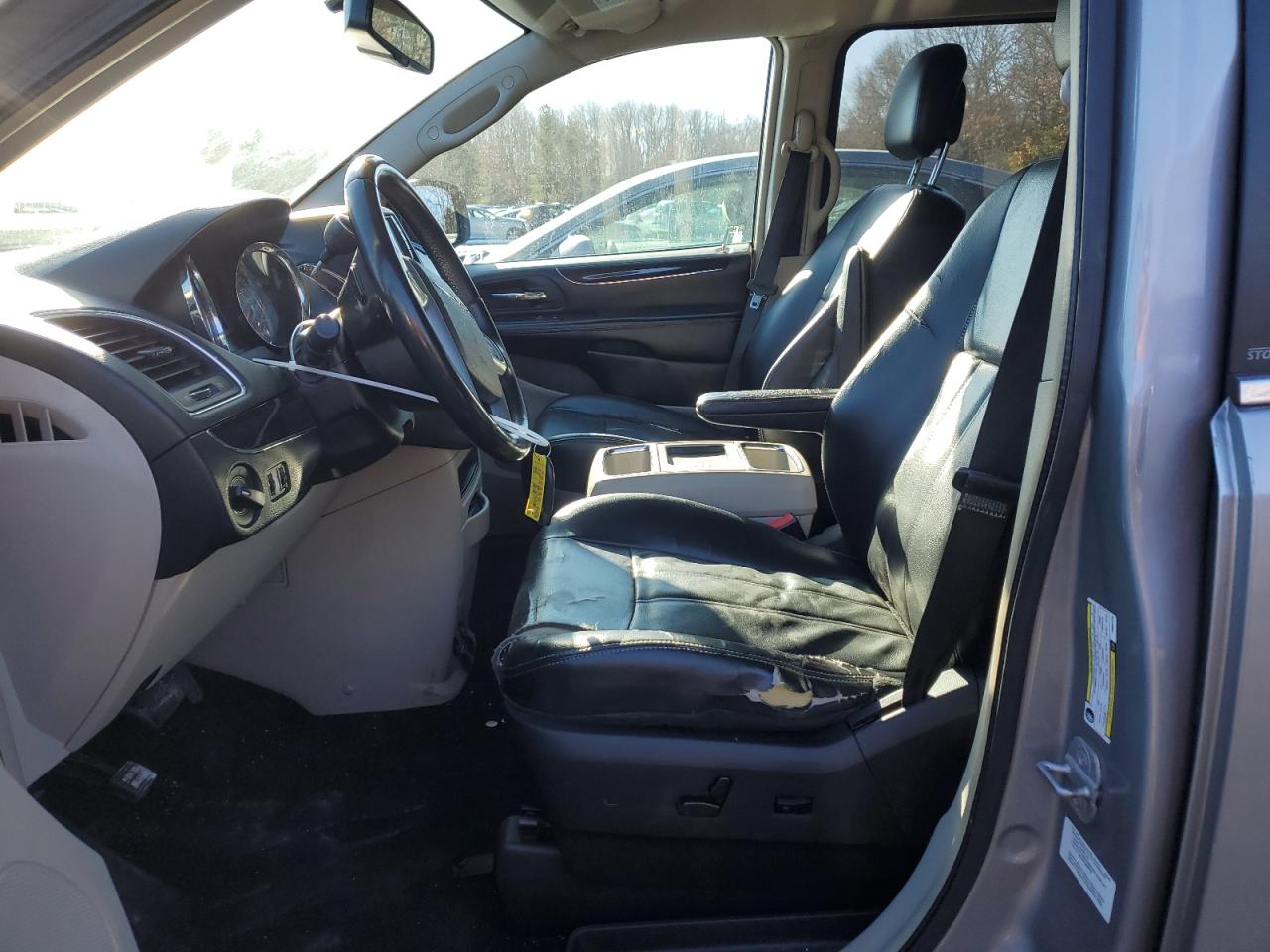 2013 Chrysler Town & Country - Image 7