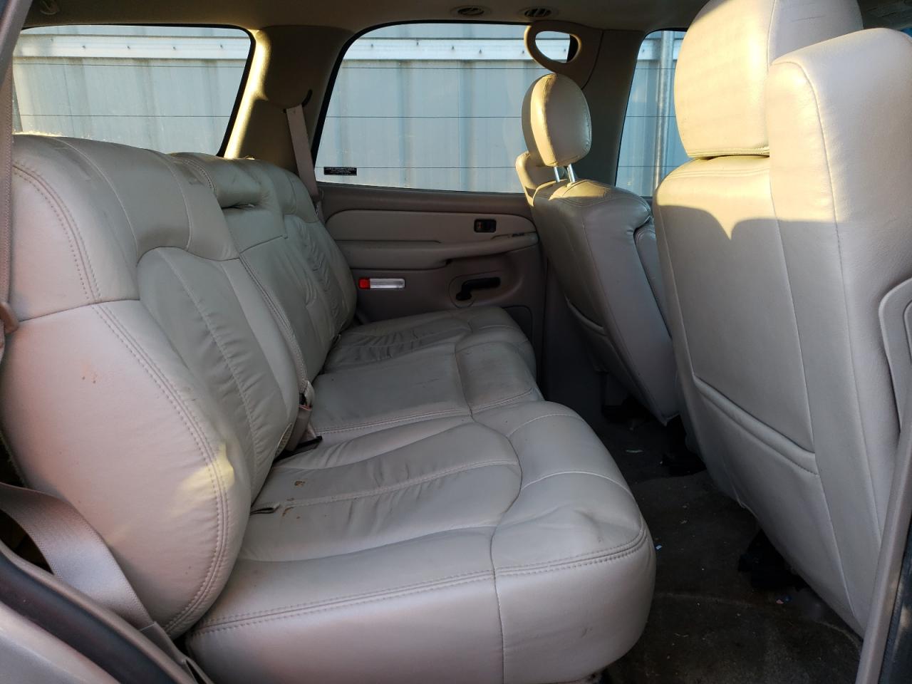 2002 Chevrolet Tahoe - Image 11