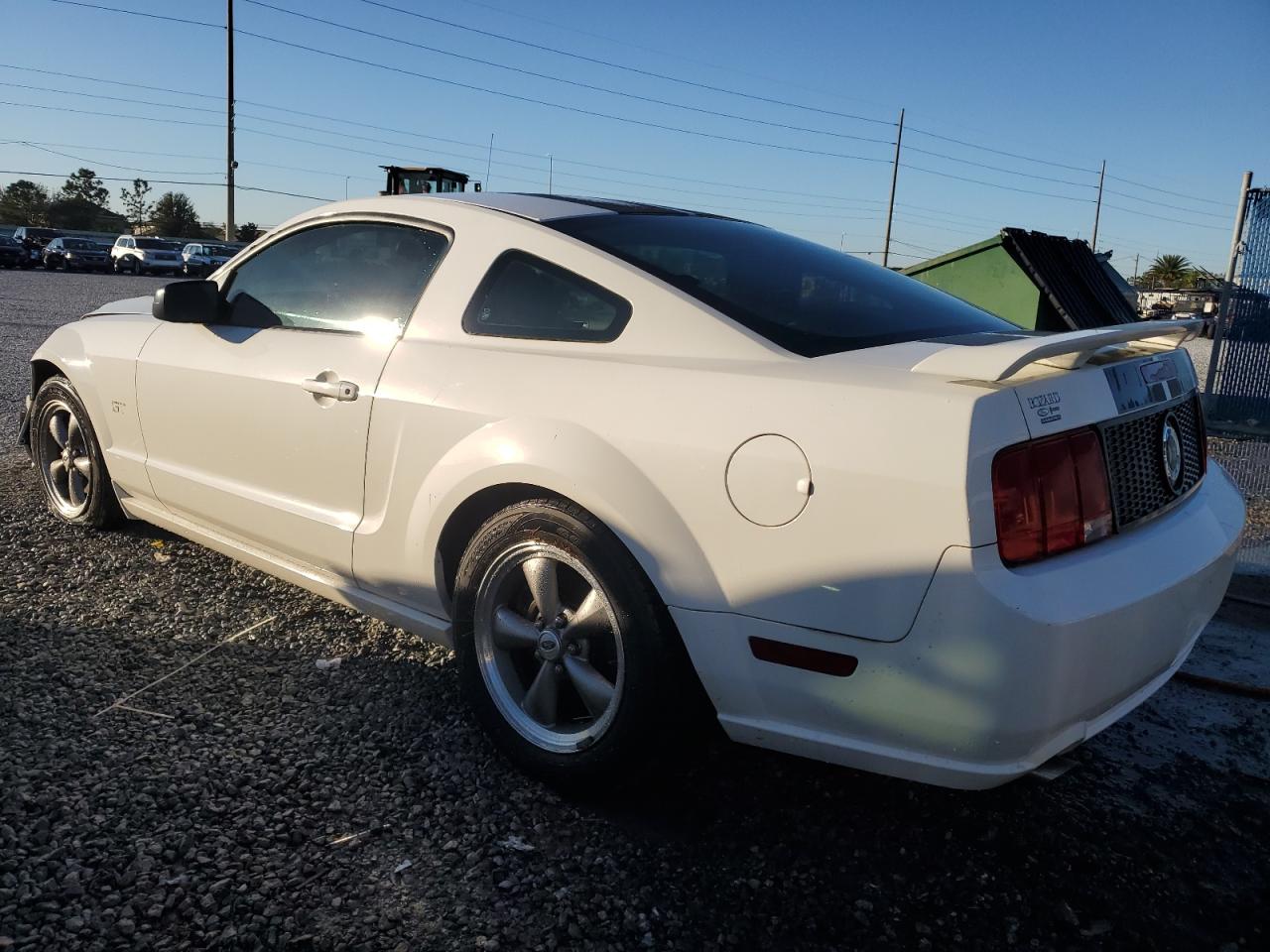 2006 Ford Mustang - Image 2