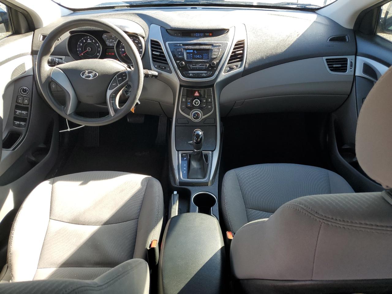 2016 Hyundai Elantra - Image 8