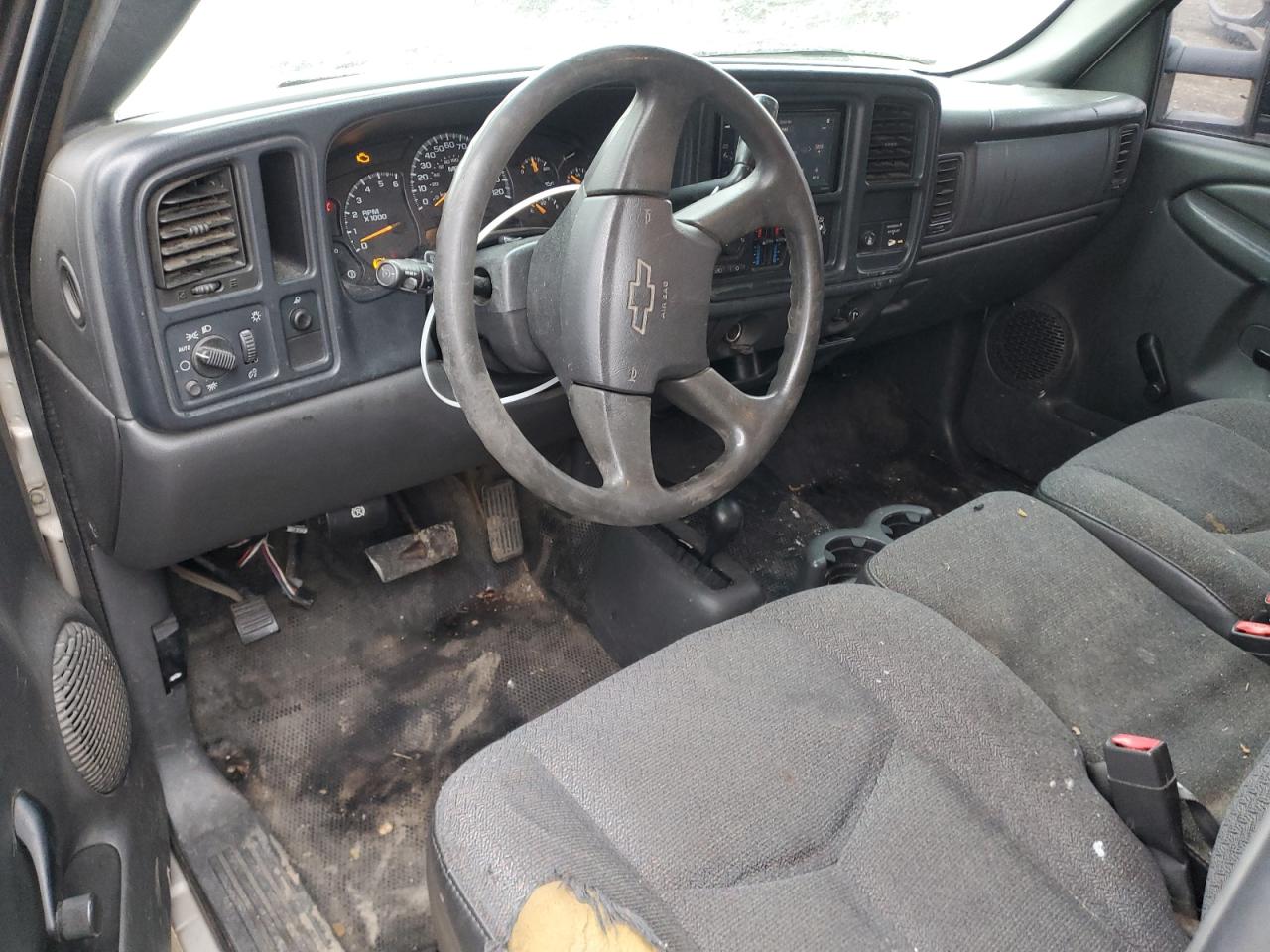2005 Chevrolet Silverado - Image 8