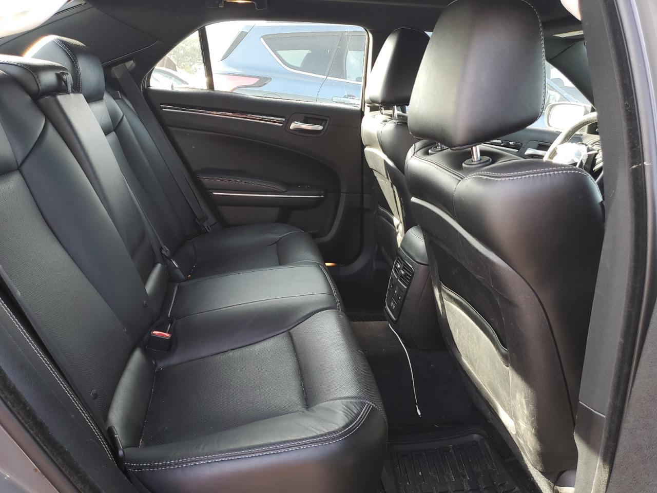 2018 Chrysler 300 - Image 10