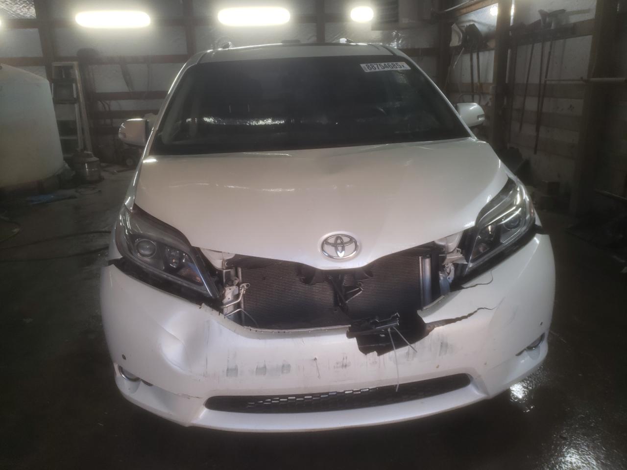 2015 Toyota Sienna - Image 5