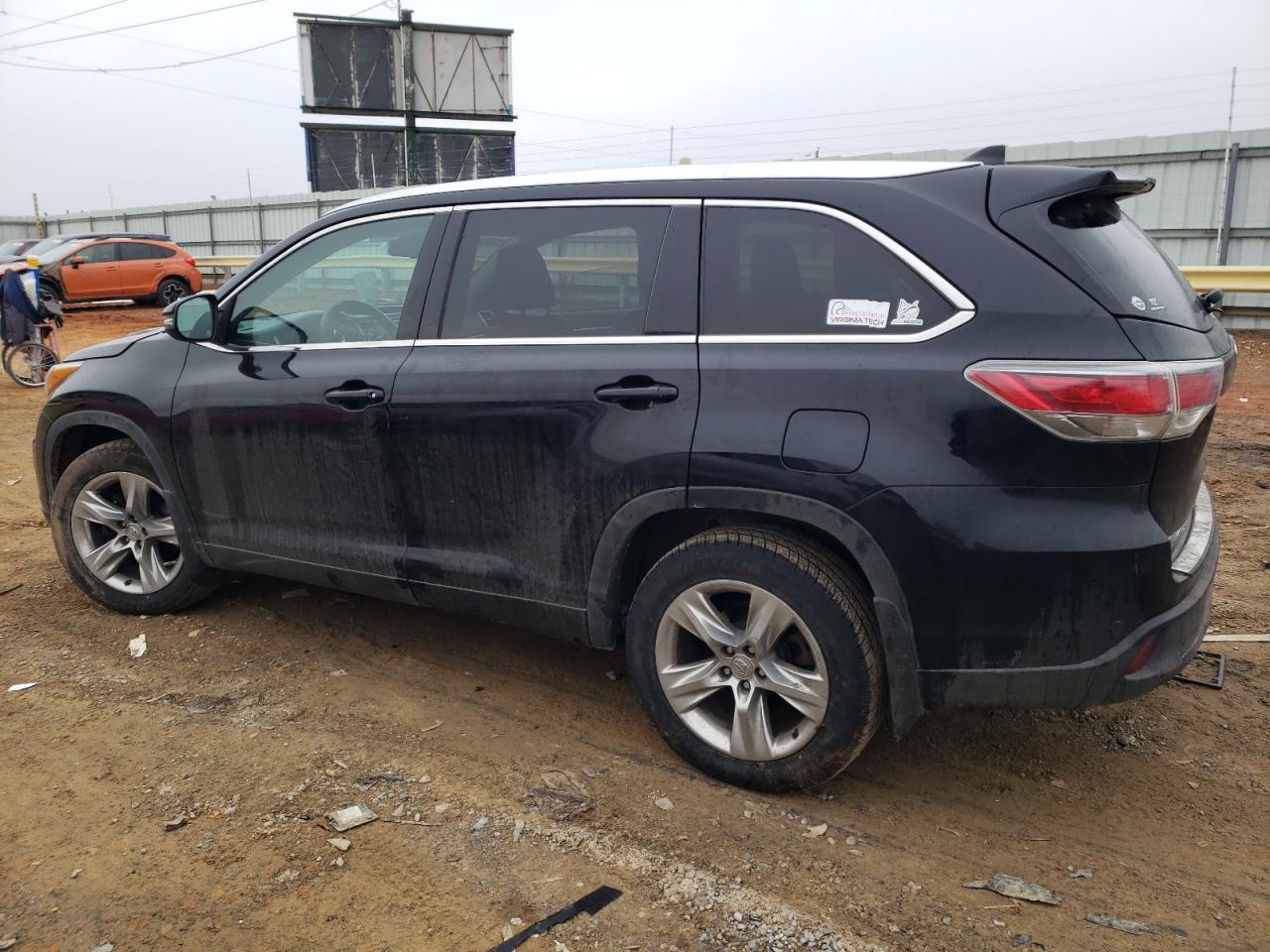 2015 Toyota Highlander - Image 2