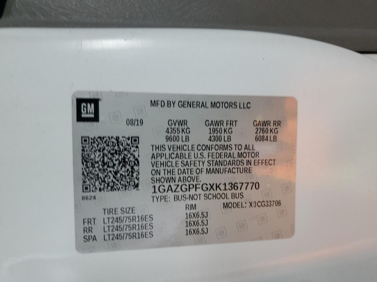 2019 Chevrolet Express - Image 13