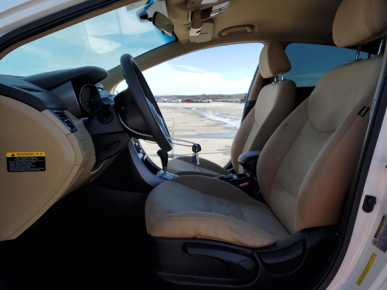 2013 Hyundai Elantra - Image 7
