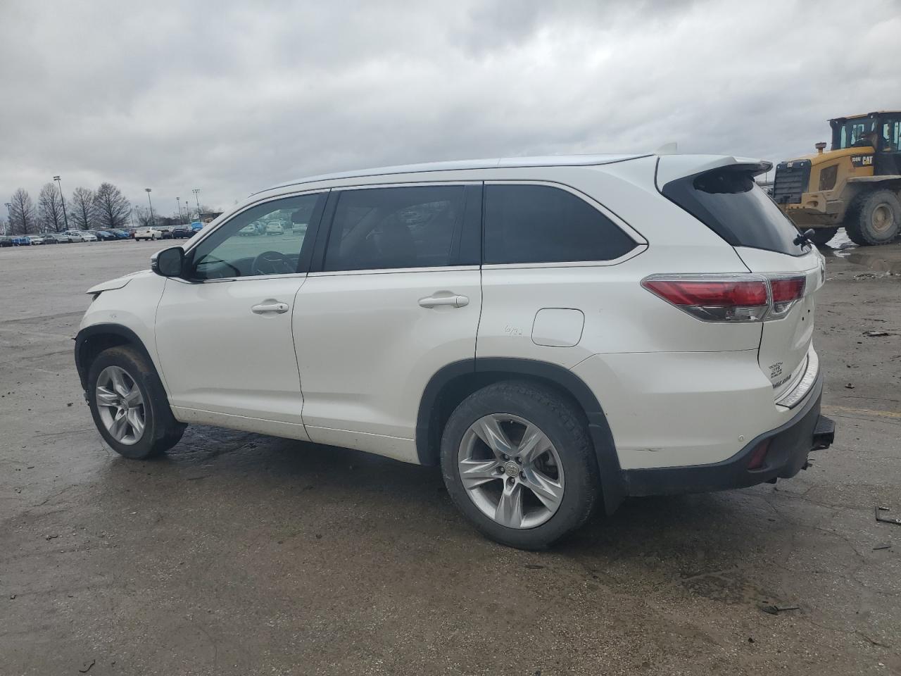 2014 Toyota Highlander - Image 2