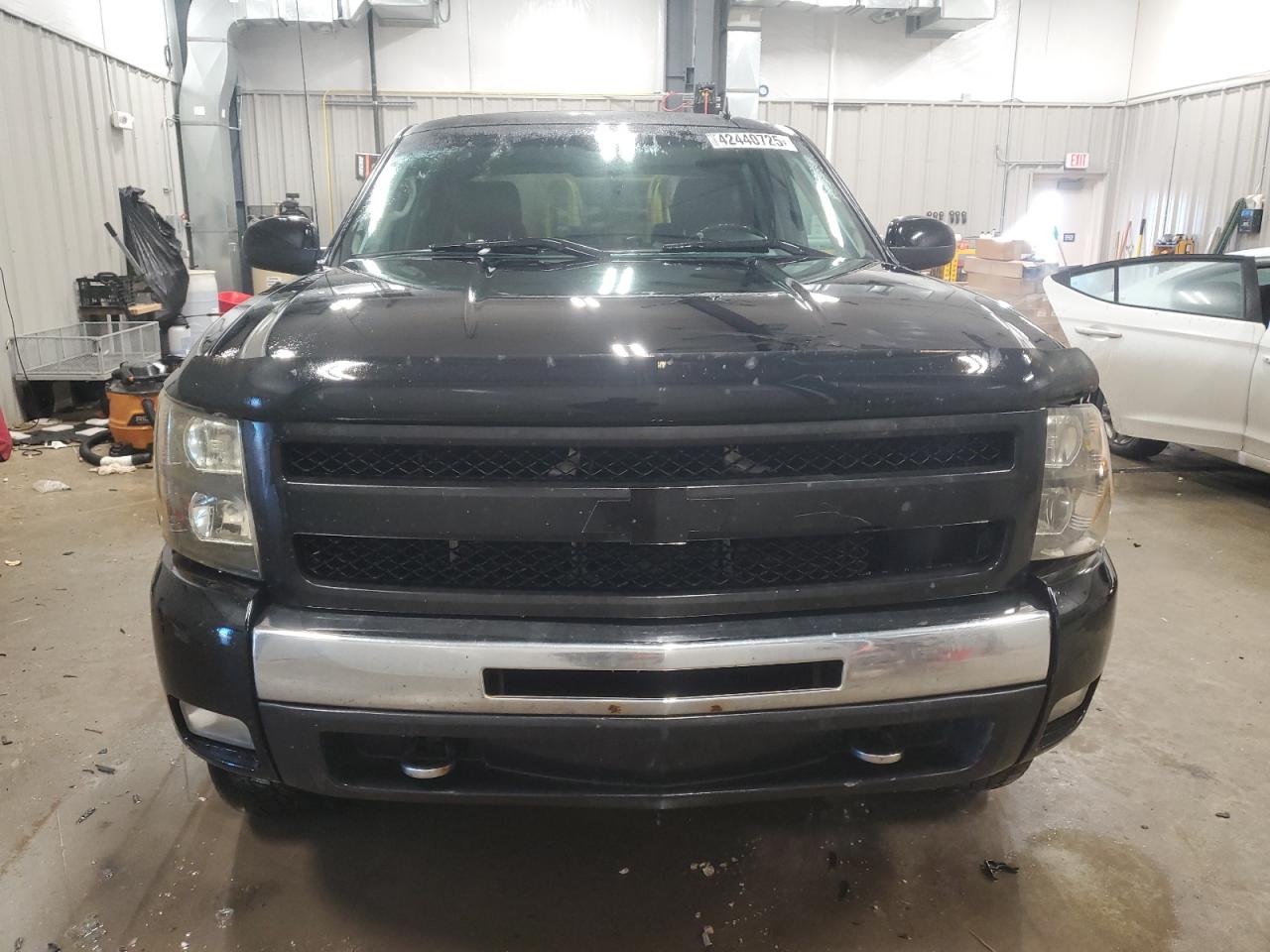 2011 Chevrolet Silverado - Image 5