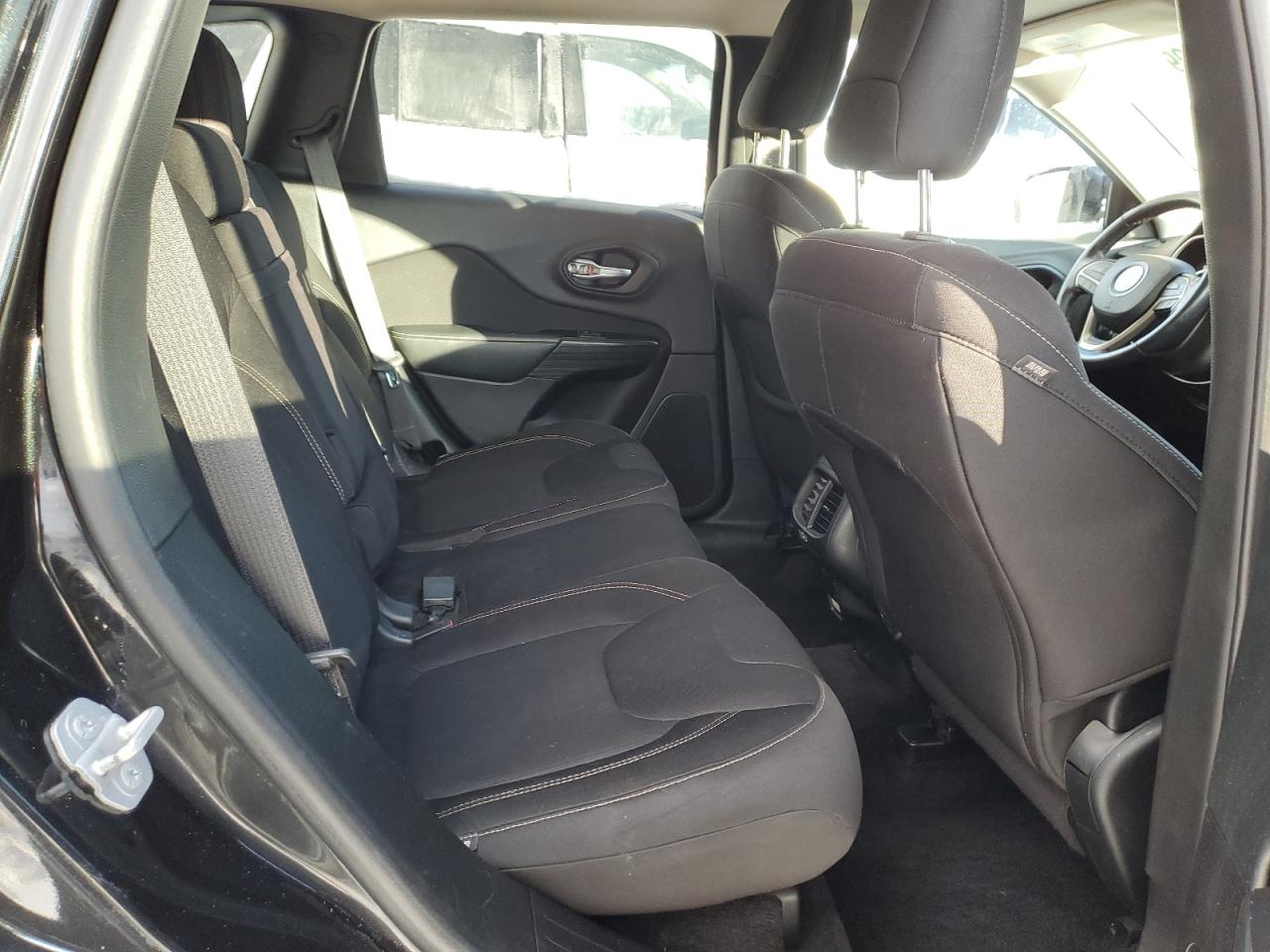 2015 Jeep Grand Cherokee - Image 11