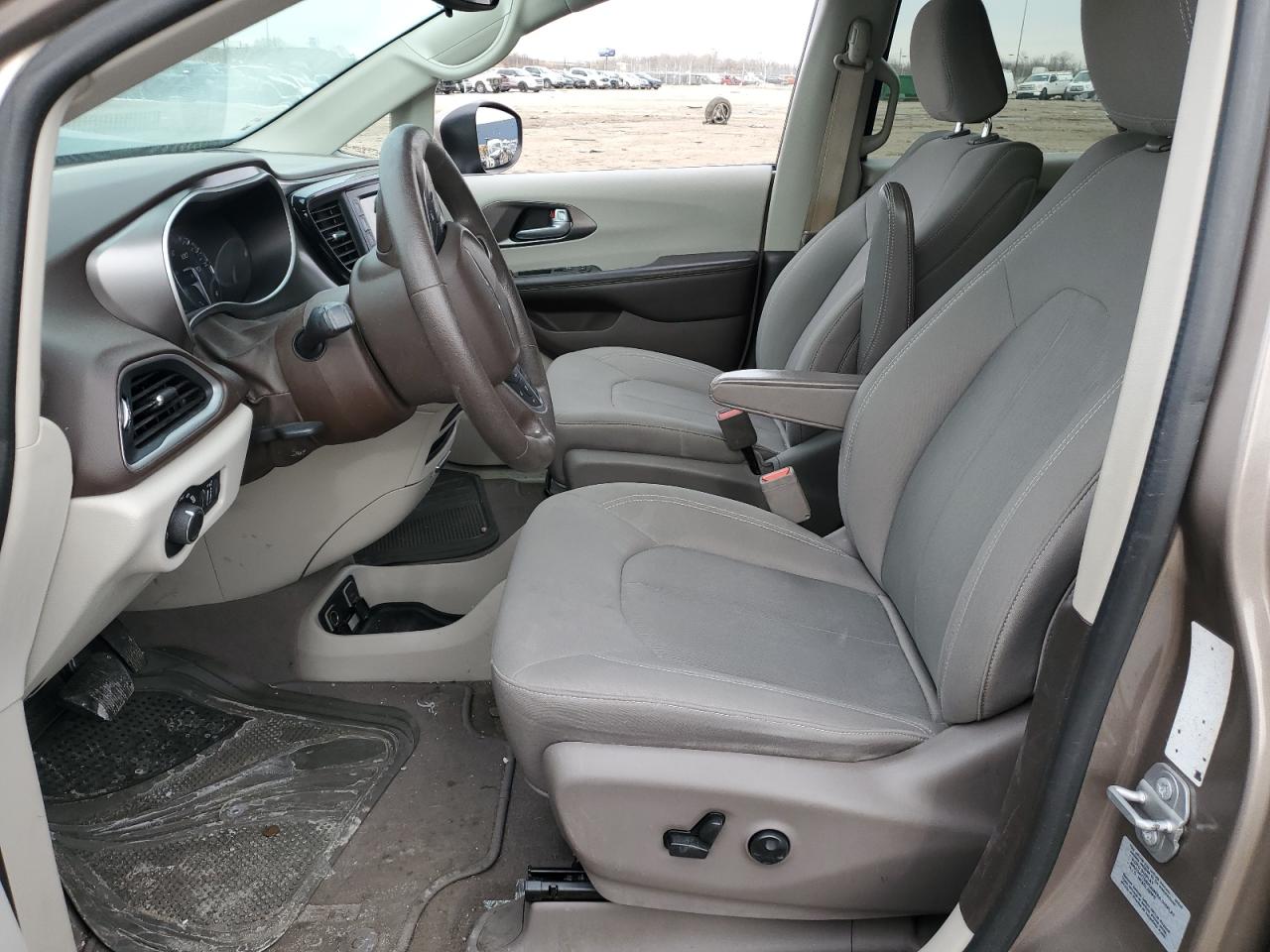 2017 Chrysler Pacifica - Image 7