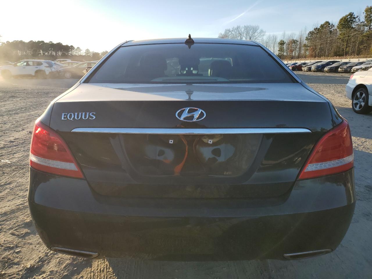 2016 Hyundai Equus - Image 6