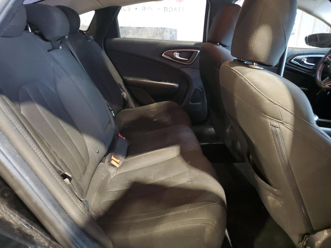 2016 Chrysler 200 - Image 10