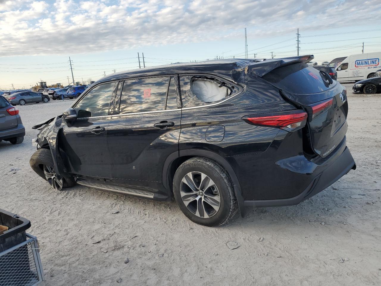 2022 Toyota Highlander - Image 2