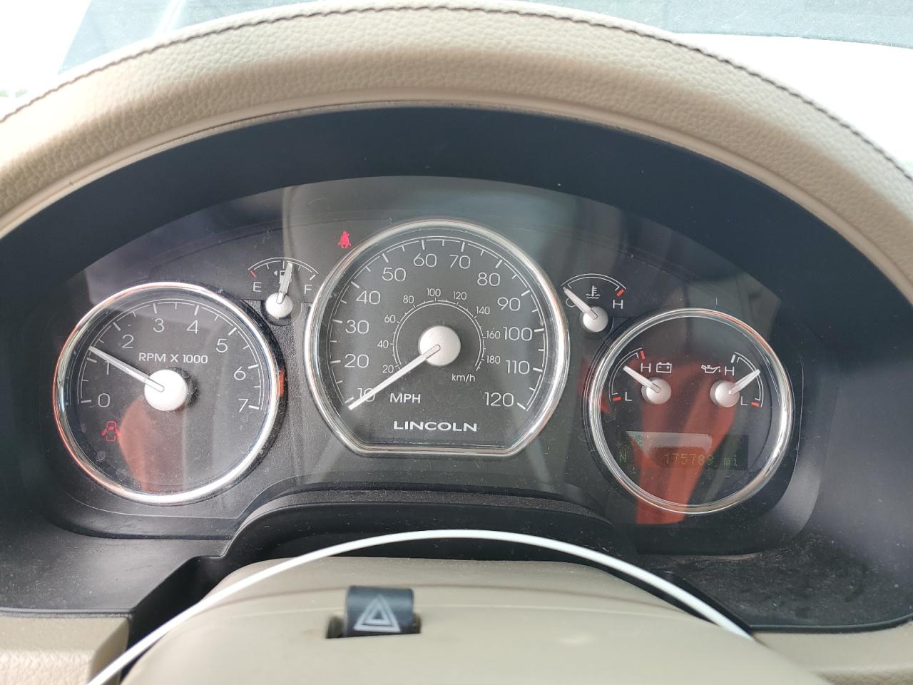 2008 Lincoln Mark LT - Image 9