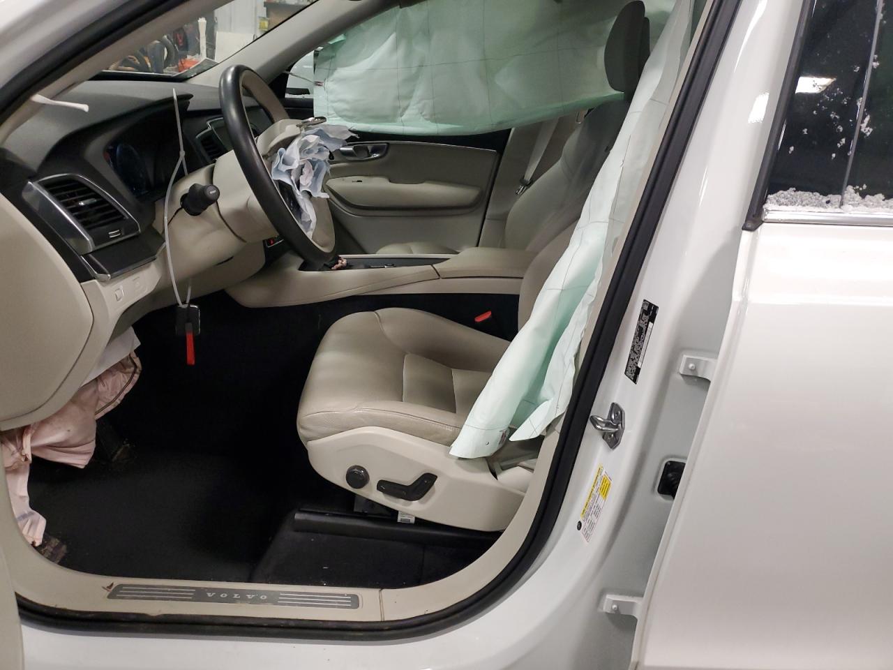 2020 Volvo XC90 - Image 7