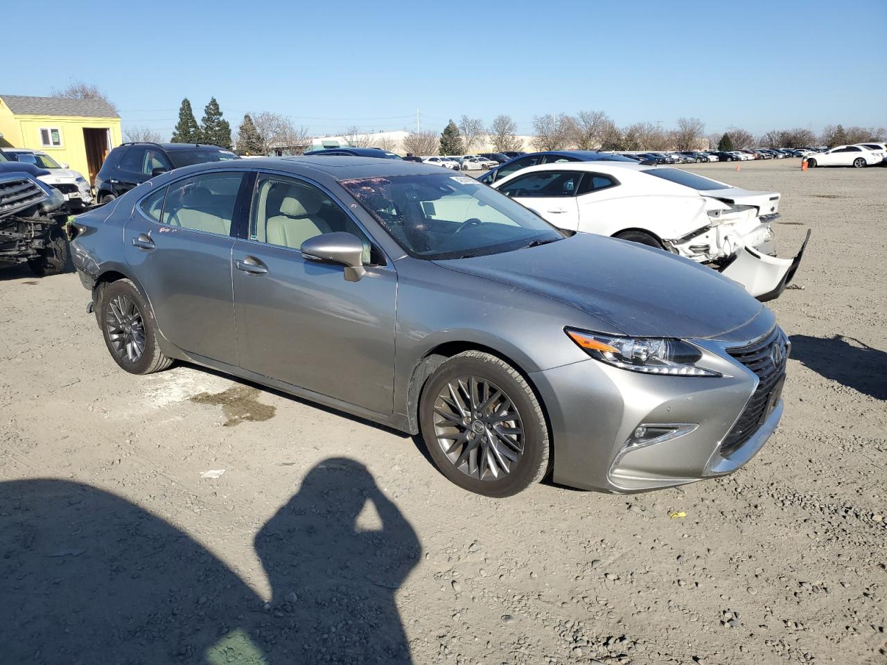2018 Lexus ES - Image 4
