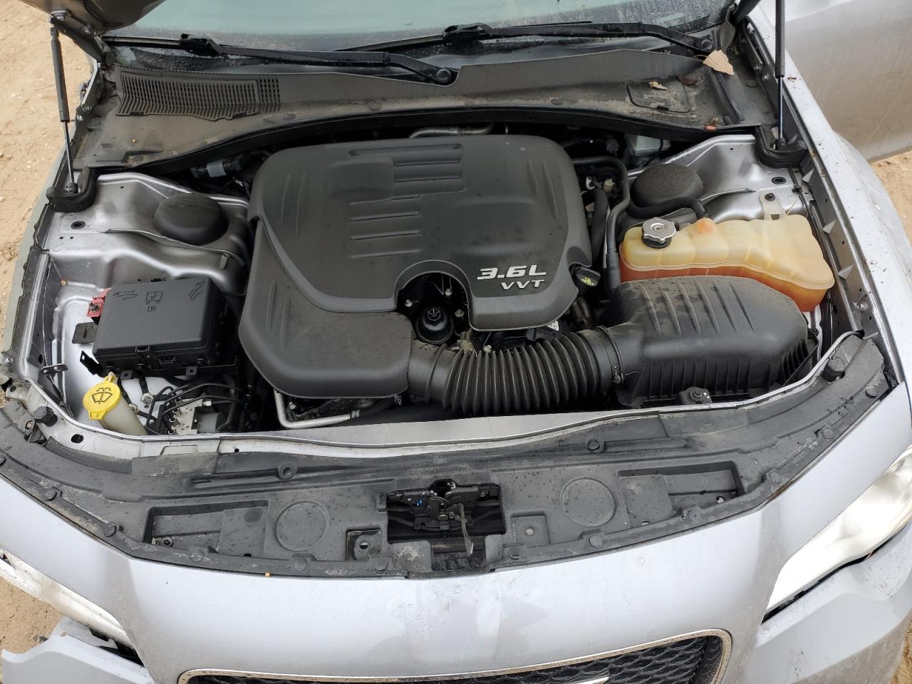2016 Chrysler 300 - Image 12