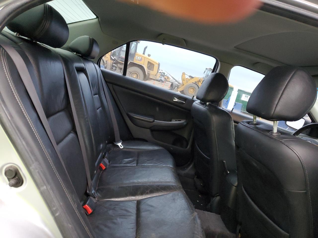 2004 Honda Accord - Image 10