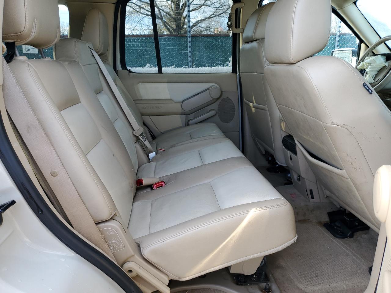 2006 Ford Explorer - Image 11