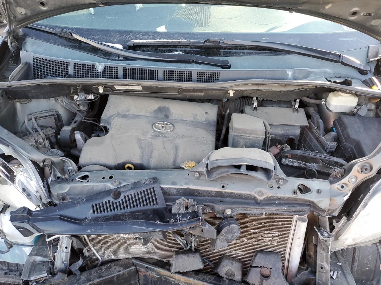 2012 Toyota Sienna - Image 14