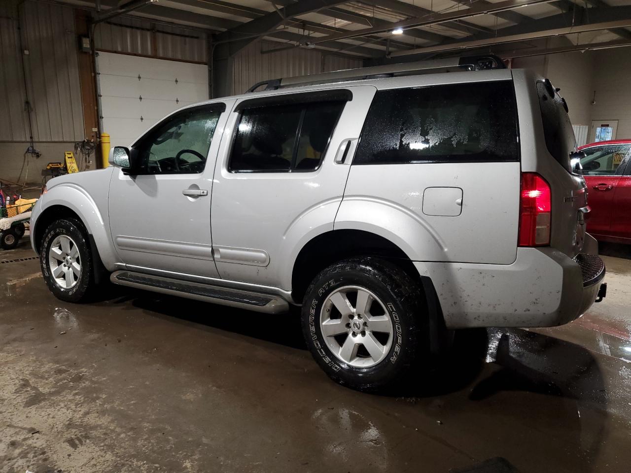 2012 Nissan Pathfinder - Image 2